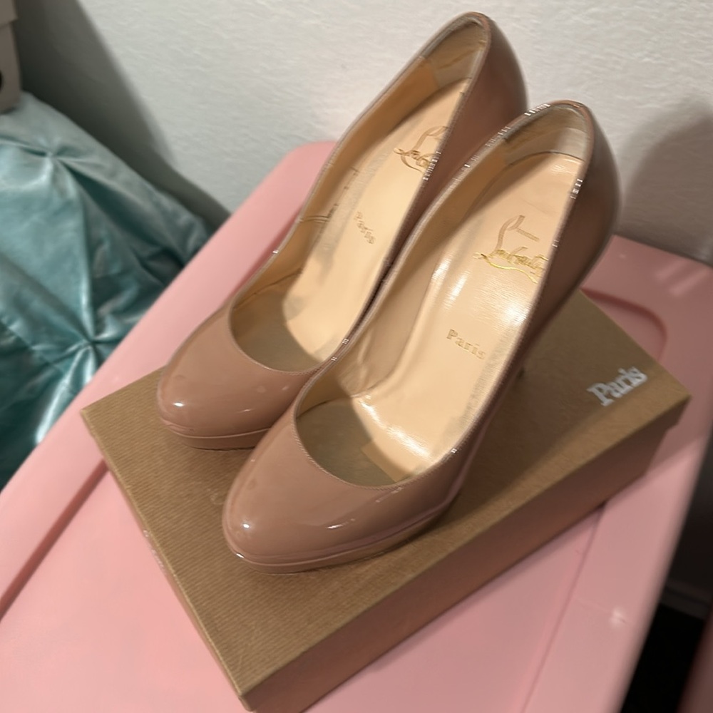 Updates Photos-Nude Patent used but in good condition Christian Louboutin Pumps. - Picture 11 of 11